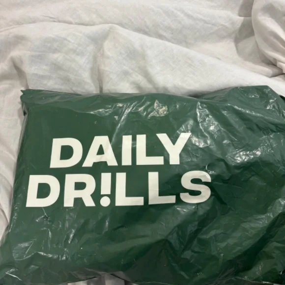 Daily Drills Vintage Mock Crew and shorts  SET with Monochrome Patch NWT - Picture 4 of 9